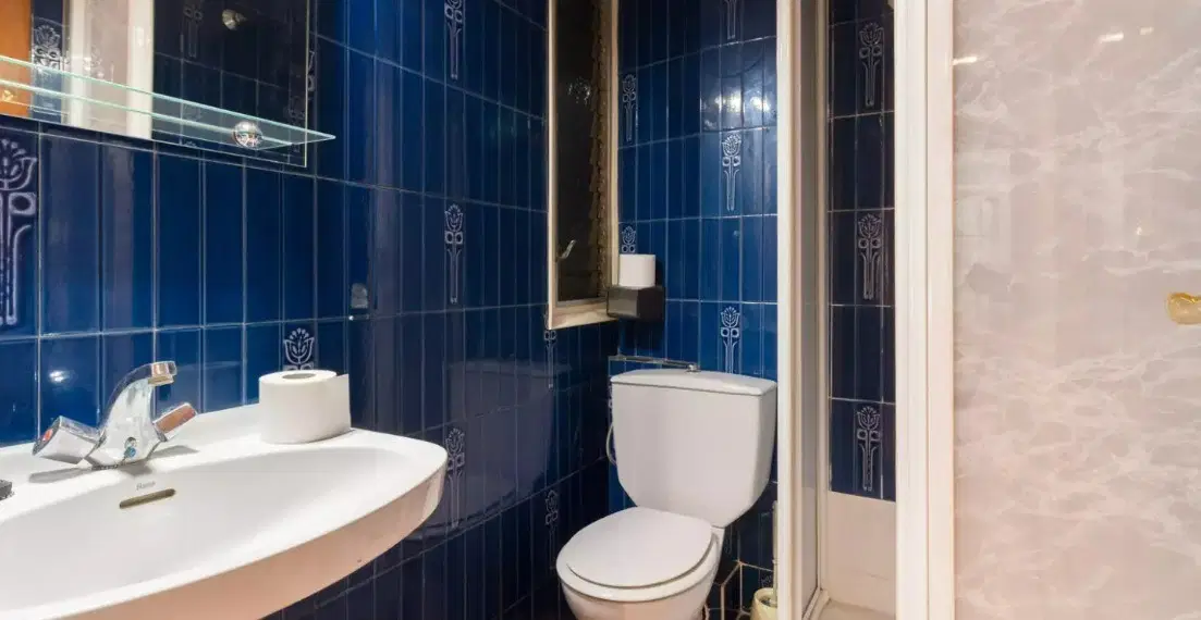 Mare De Deu Del Carmel, Barcelona – Bathroom