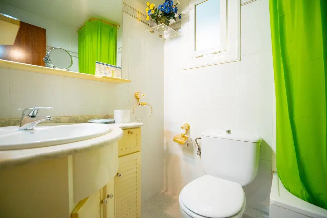 Sants, Barcelona – Bathroom