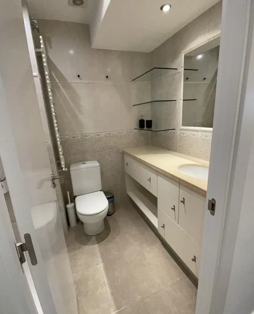 Paseo Manuel Girona, Barcelona – Bathroom