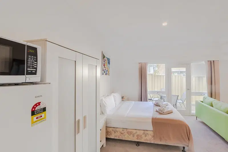 206 Drummond St Carlton, Melbourne – Studio 4