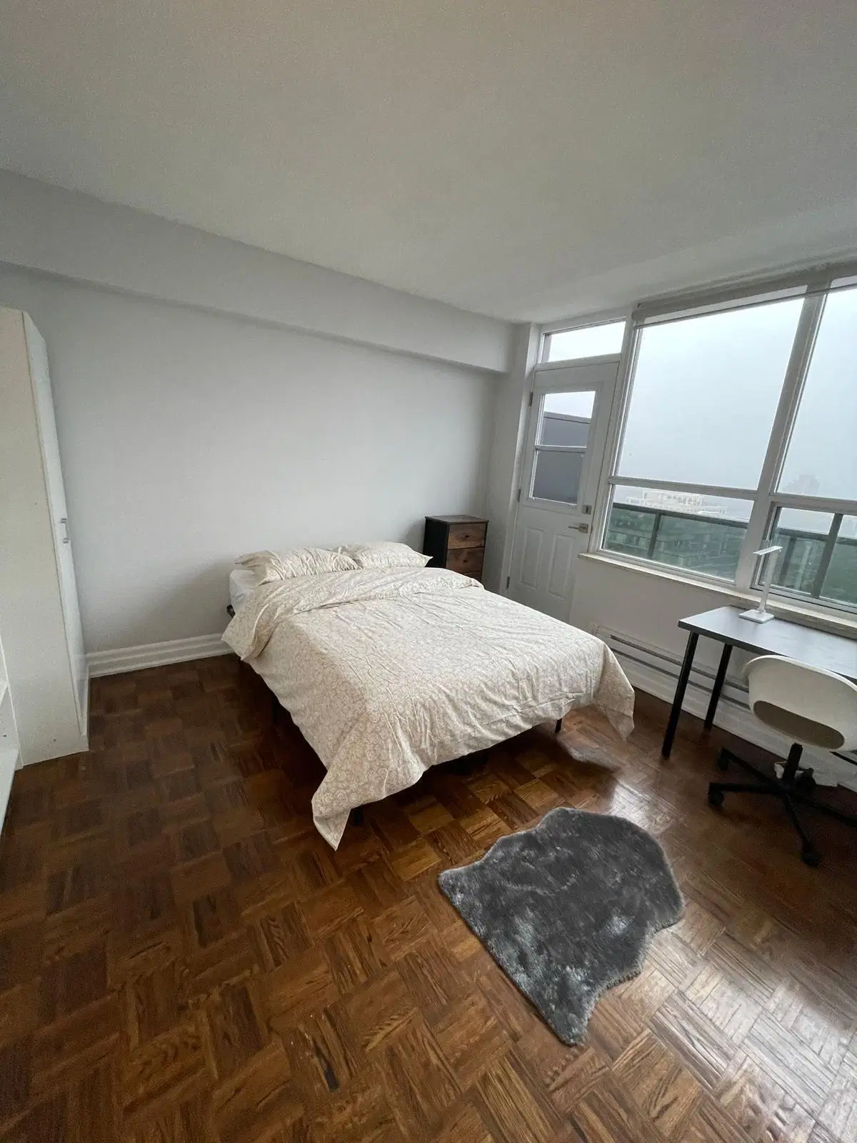 Davisville, Toronto – Room in a 2 Bed 1 Bath | Flex Plus