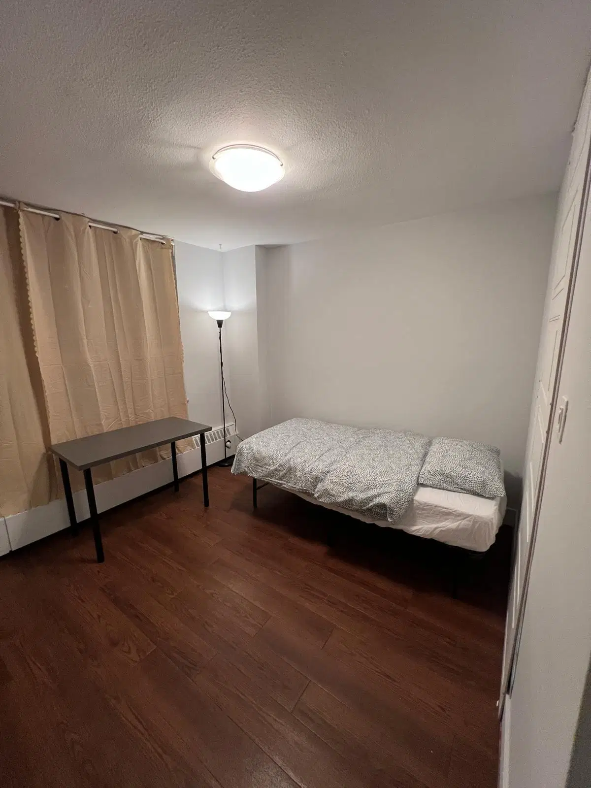 Davisville, Toronto – Room in a 4 Bed 1 Bath | Flex Basic Room