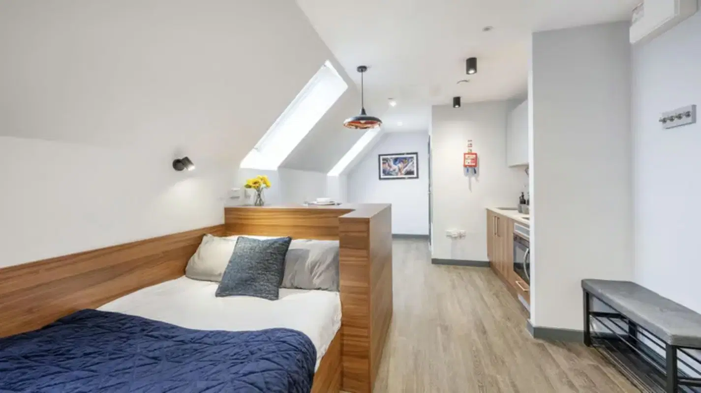 Straits Garden, Egham – Executive Studio