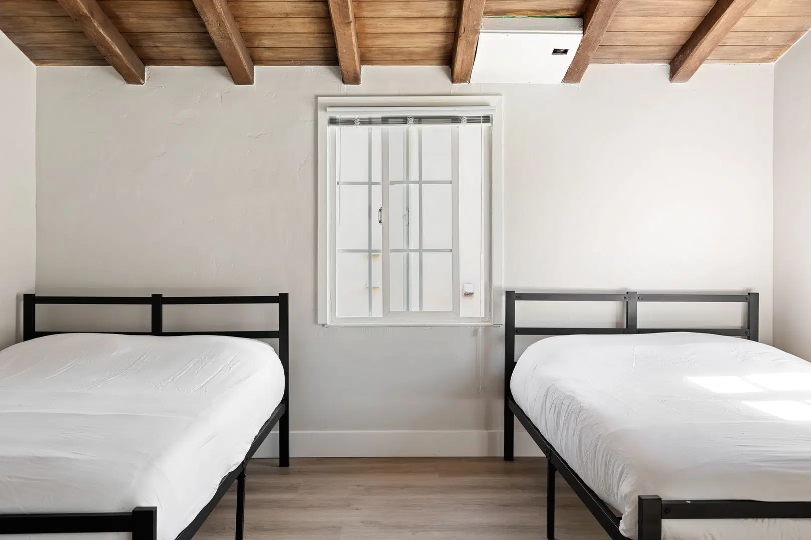 10777 Ashton 202, Los Angeles – Twin/Shared Room in 6 Bedroom Apartment