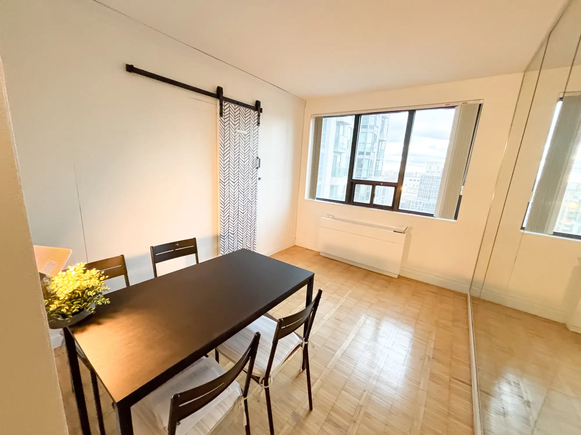 88 Bloor St E, Toronto – Amenities