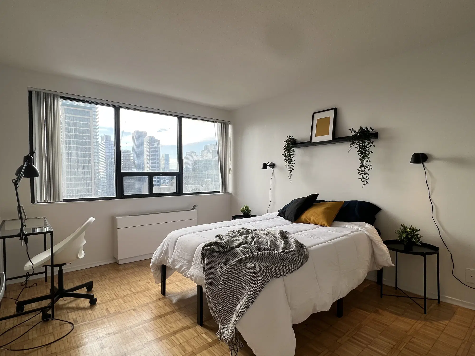 88 Bloor St E, Toronto – 1910 Master Room (3 Bed 2 Bath)