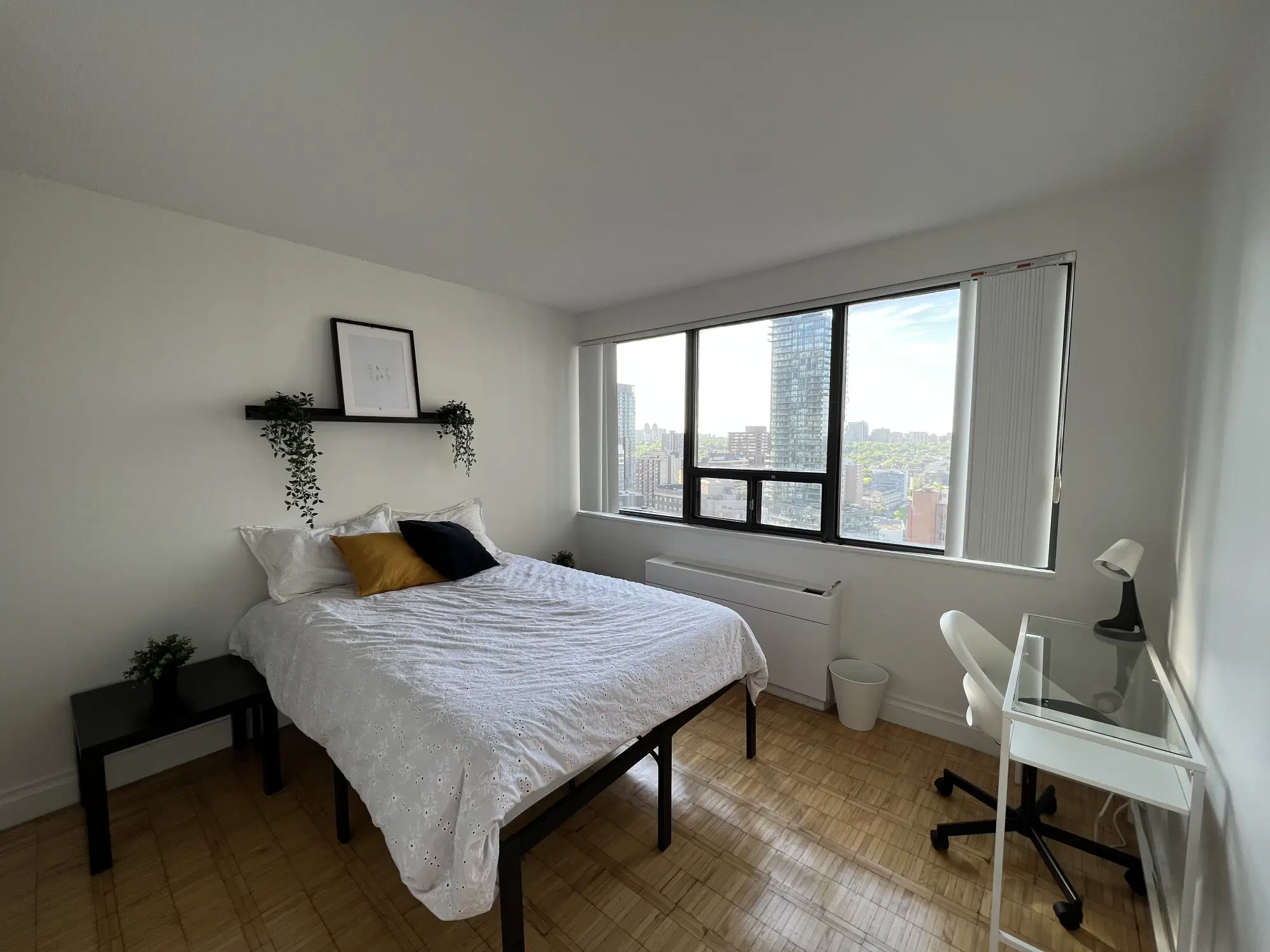 88 Bloor St E, Toronto – Bangkok Standard Room (3 Bed 2 Bath)