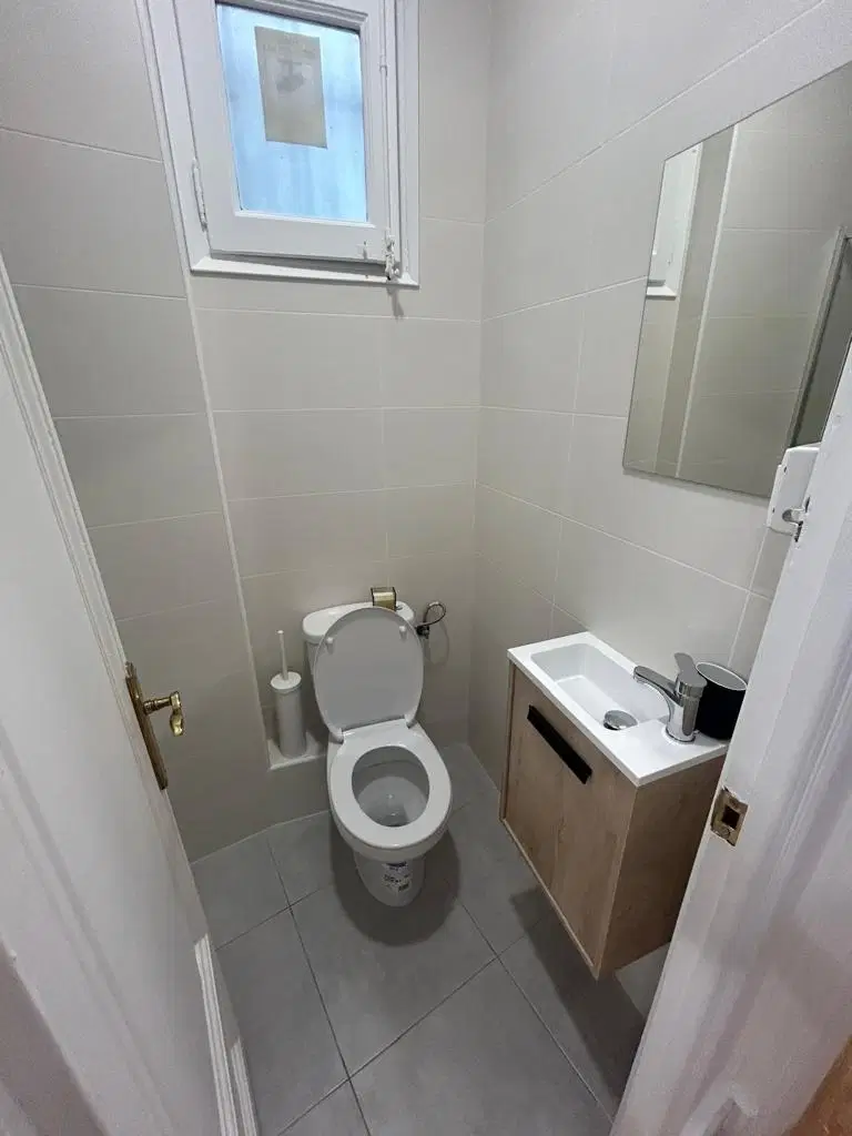 Les Jonqueres 7, Barcelona – Bathroom