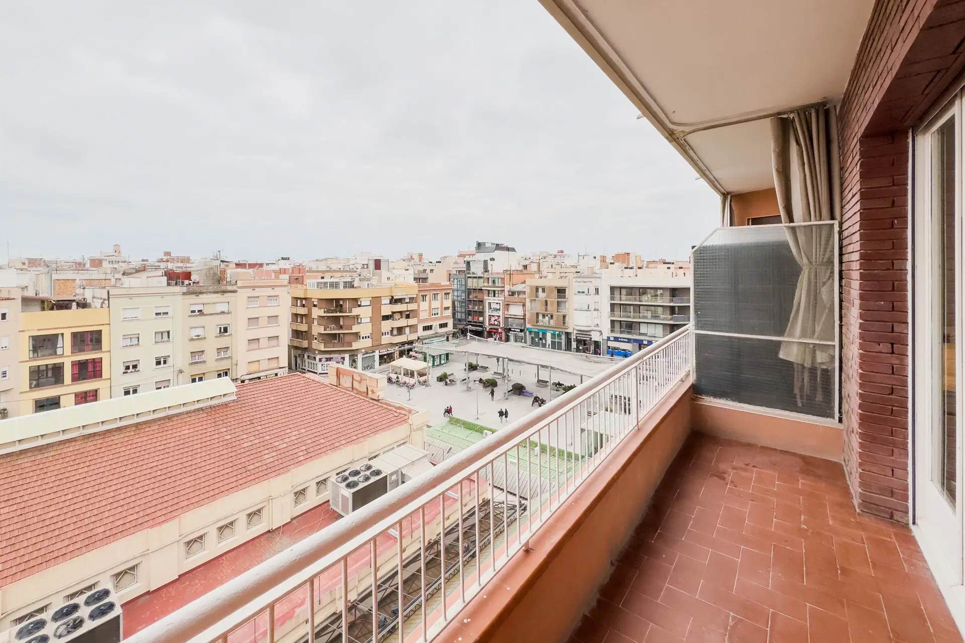 Occidente 2, Barcelona – Exterior
