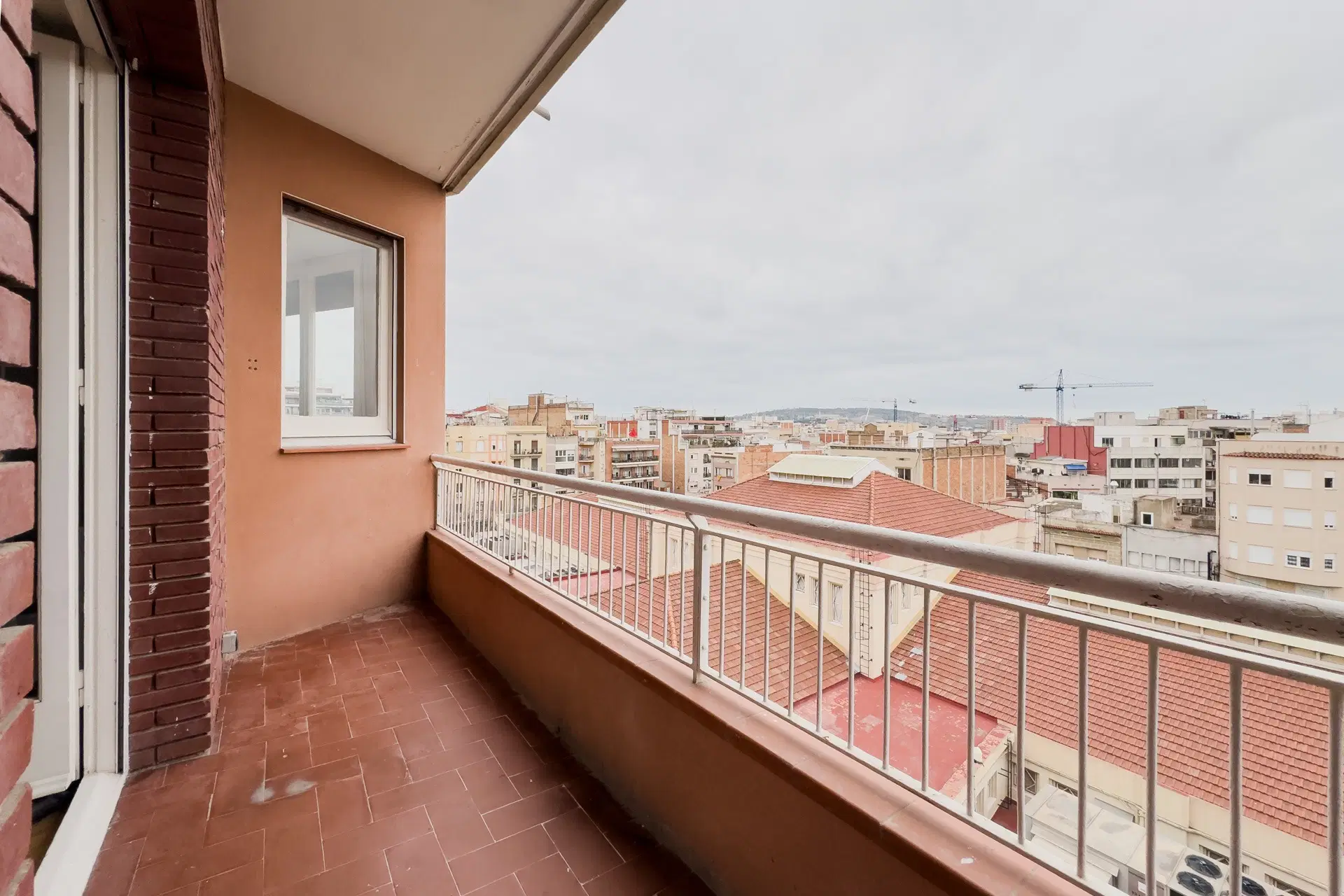 Occidente 2, Barcelona – Exterior