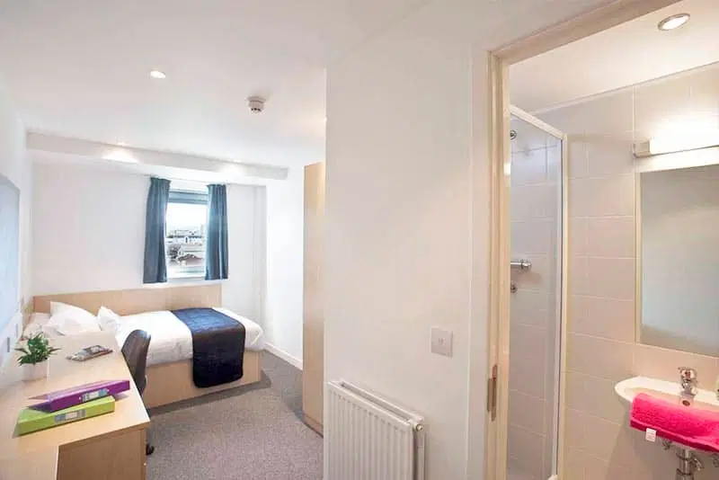Edinburgh College Residence, Edinburgh – Classic En-suite (Female Only Unit)