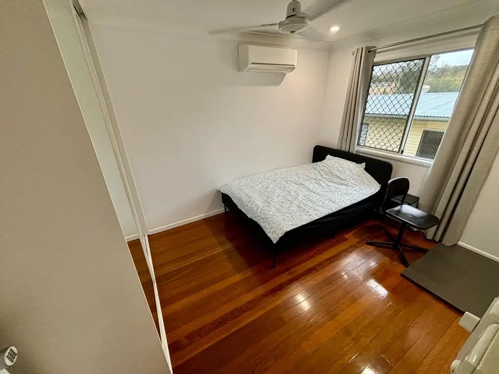 Room in a 4 Bedroom Apartment, 41 Oatland Crescent, Holland Park West, Brisbane City 4121 – Room 3