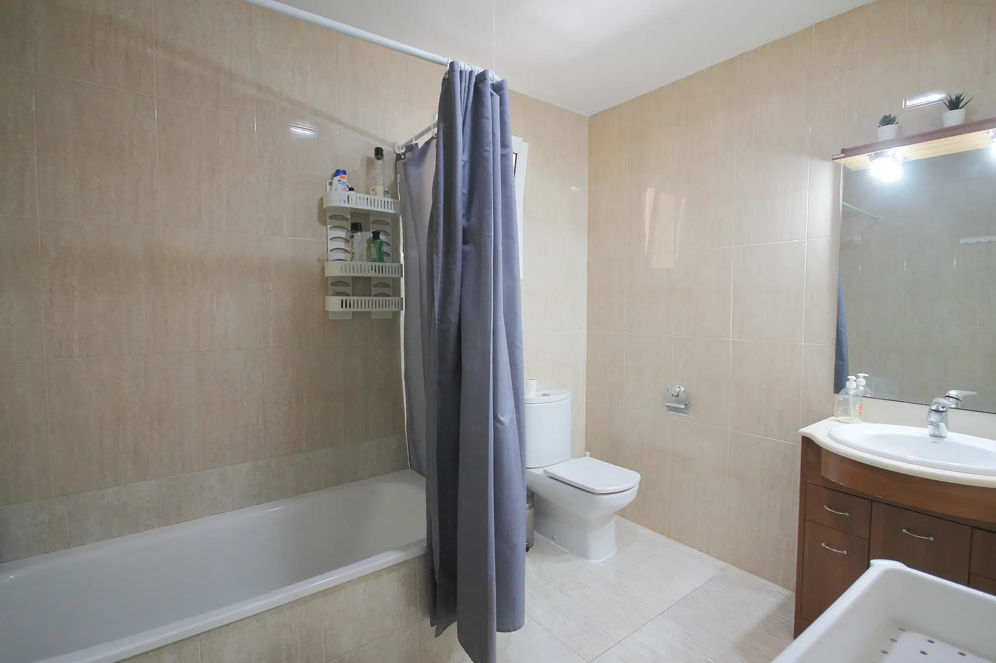 C. De Villarroel 18 L'Eixample, Barcelona – Bathroom