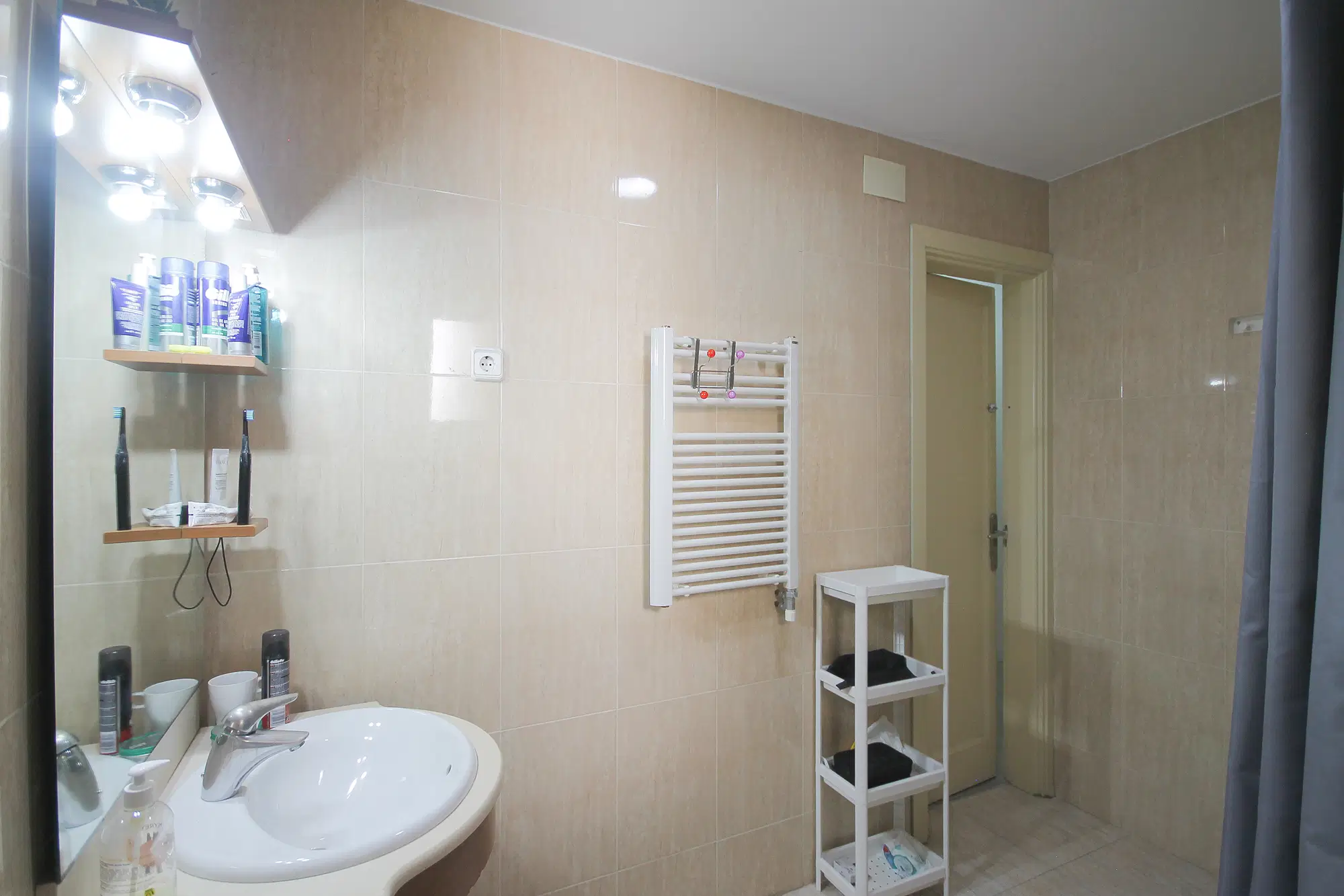 C. De Villarroel 18 L'Eixample, Barcelona – Bathroom