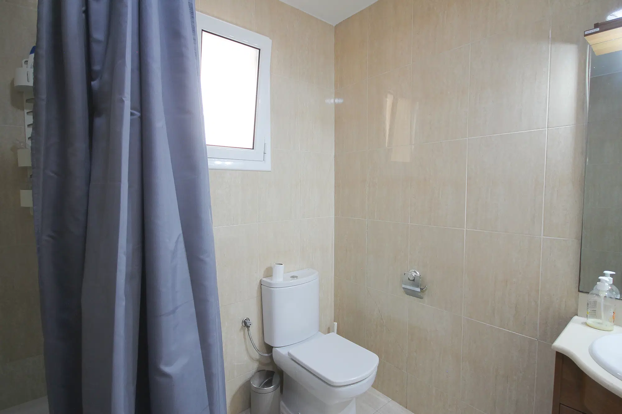 C. De Villarroel 18 L'Eixample, Barcelona – Bathroom