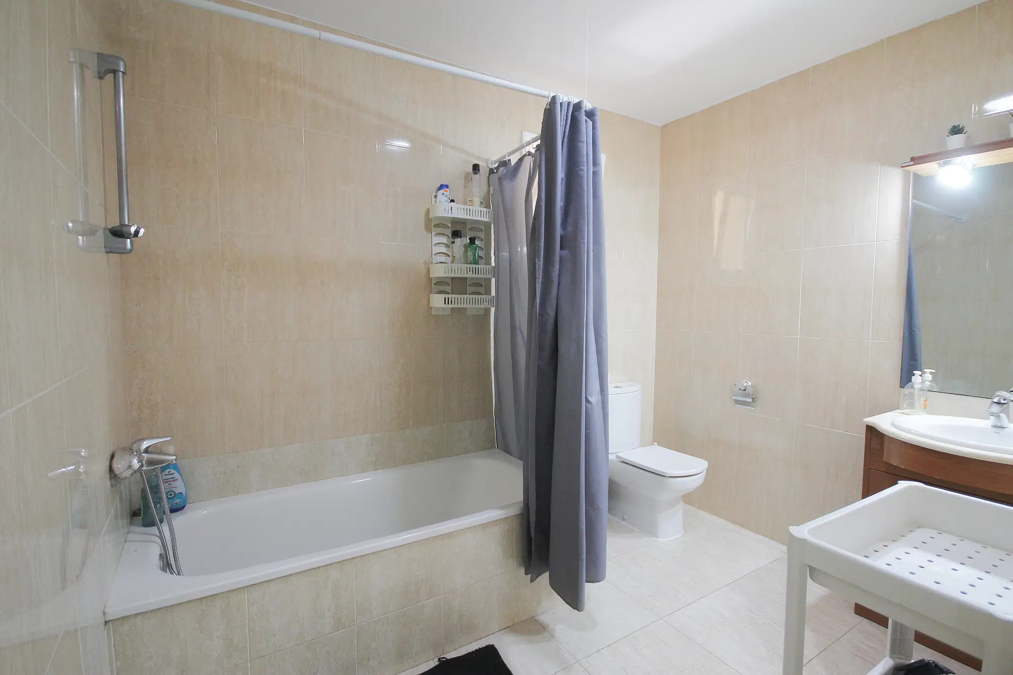 C. De Villarroel 18 L'Eixample, Barcelona – Bathroom