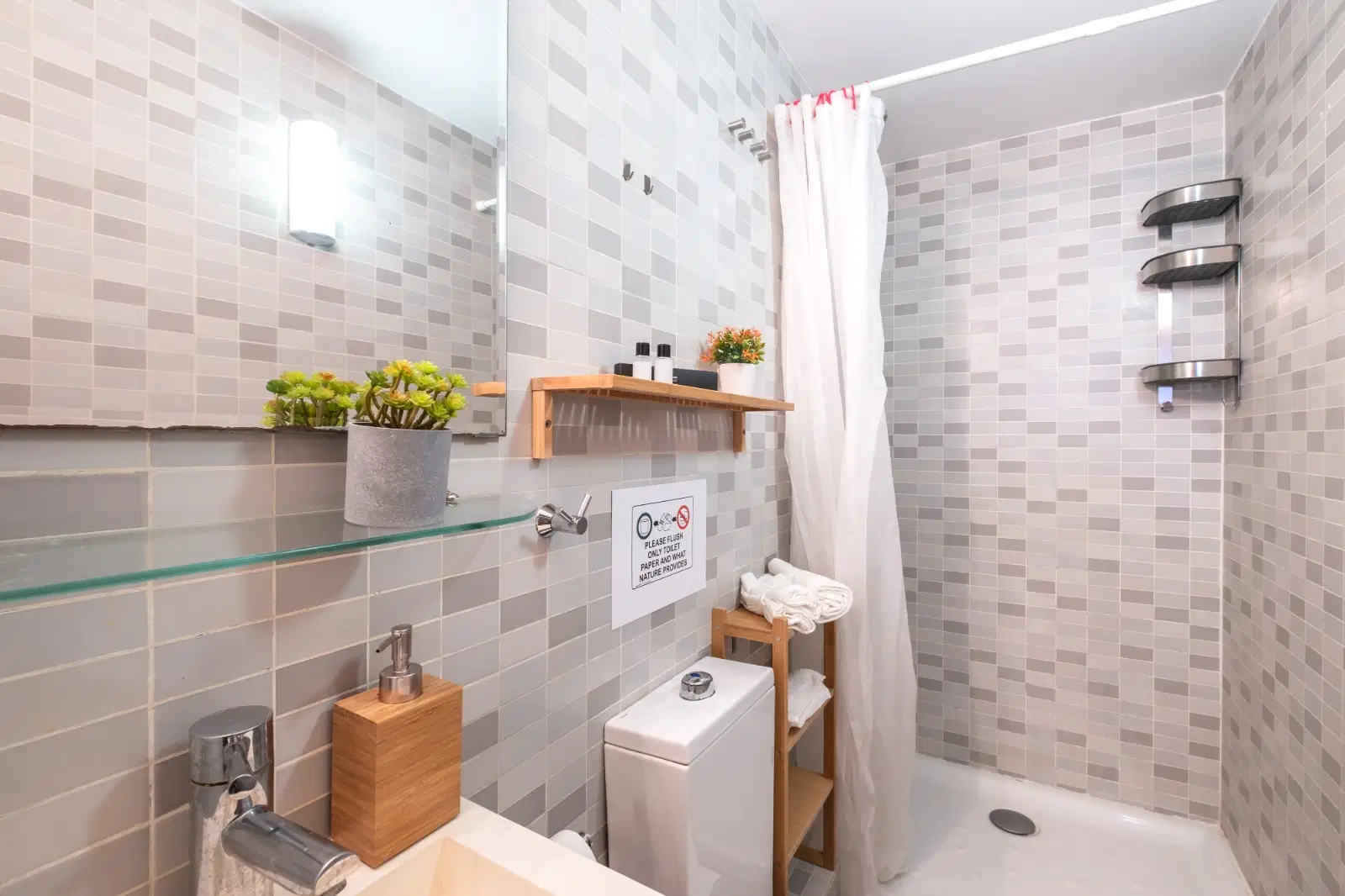 C/ Del Carme 9 1-2 Ciutat Vella, Barcelona – Bathroom