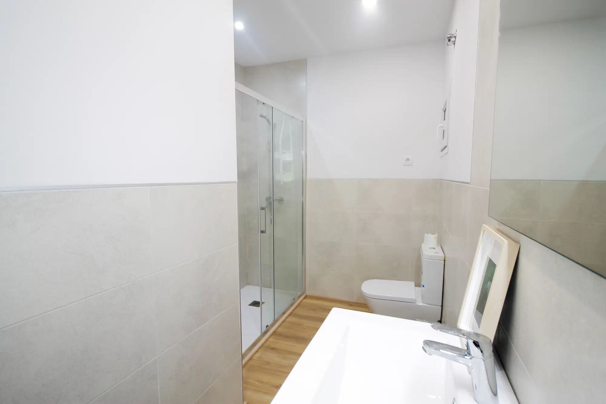 Carrer De La Riera De Sant Miquel 5 Pr-1 Gràcia, Barcelona – Bathroom
