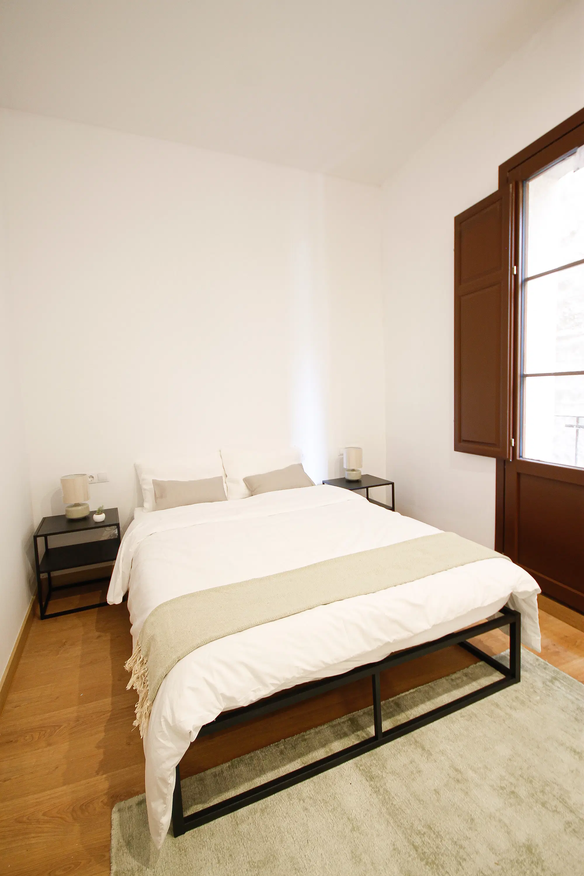 Carrer De Santa Madrona 27 1º Ciutat Vella, Barcelona – F1A2R3