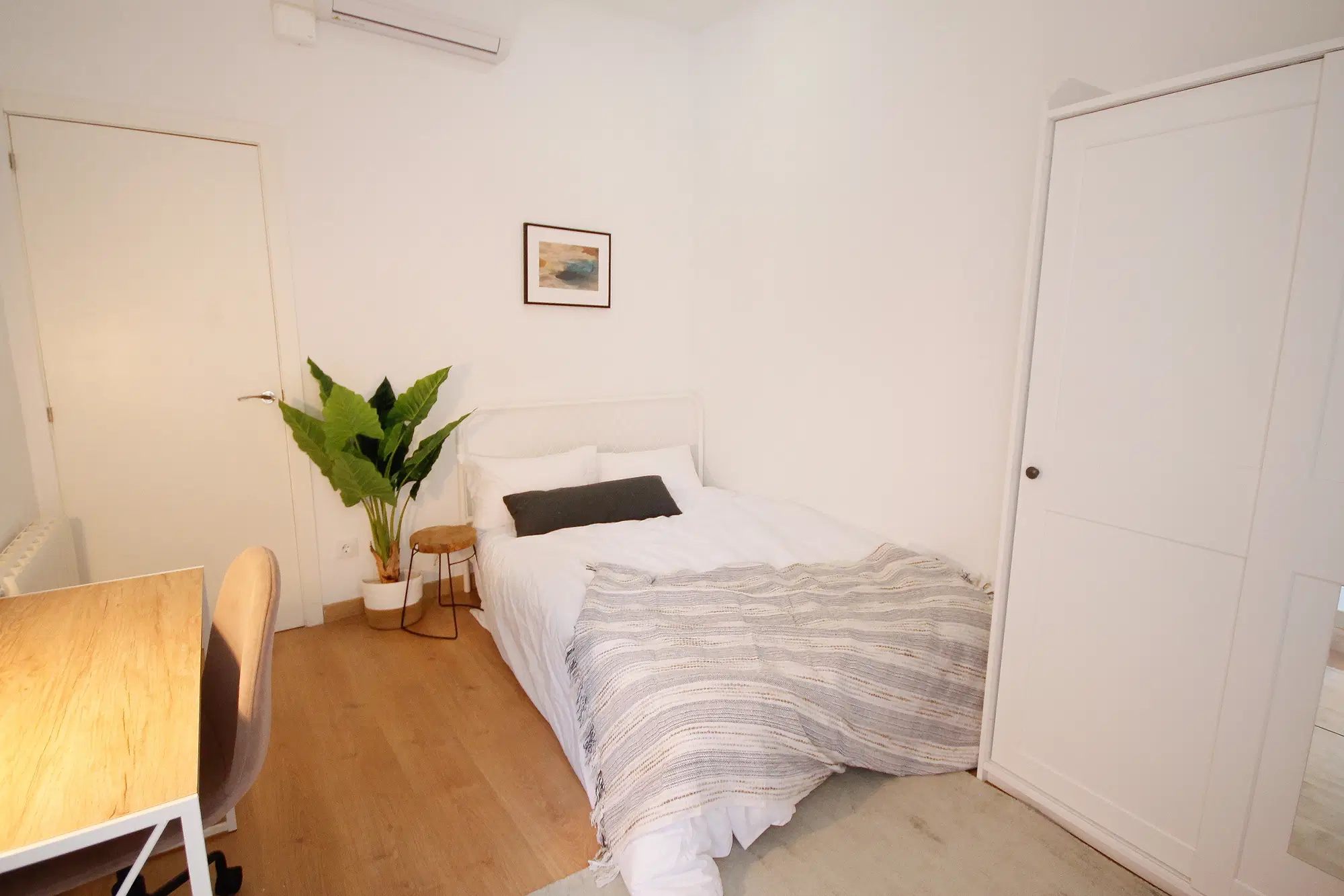 Carrer De Santa Madrona 27 1º Ciutat Vella, Barcelona – F1A1R3