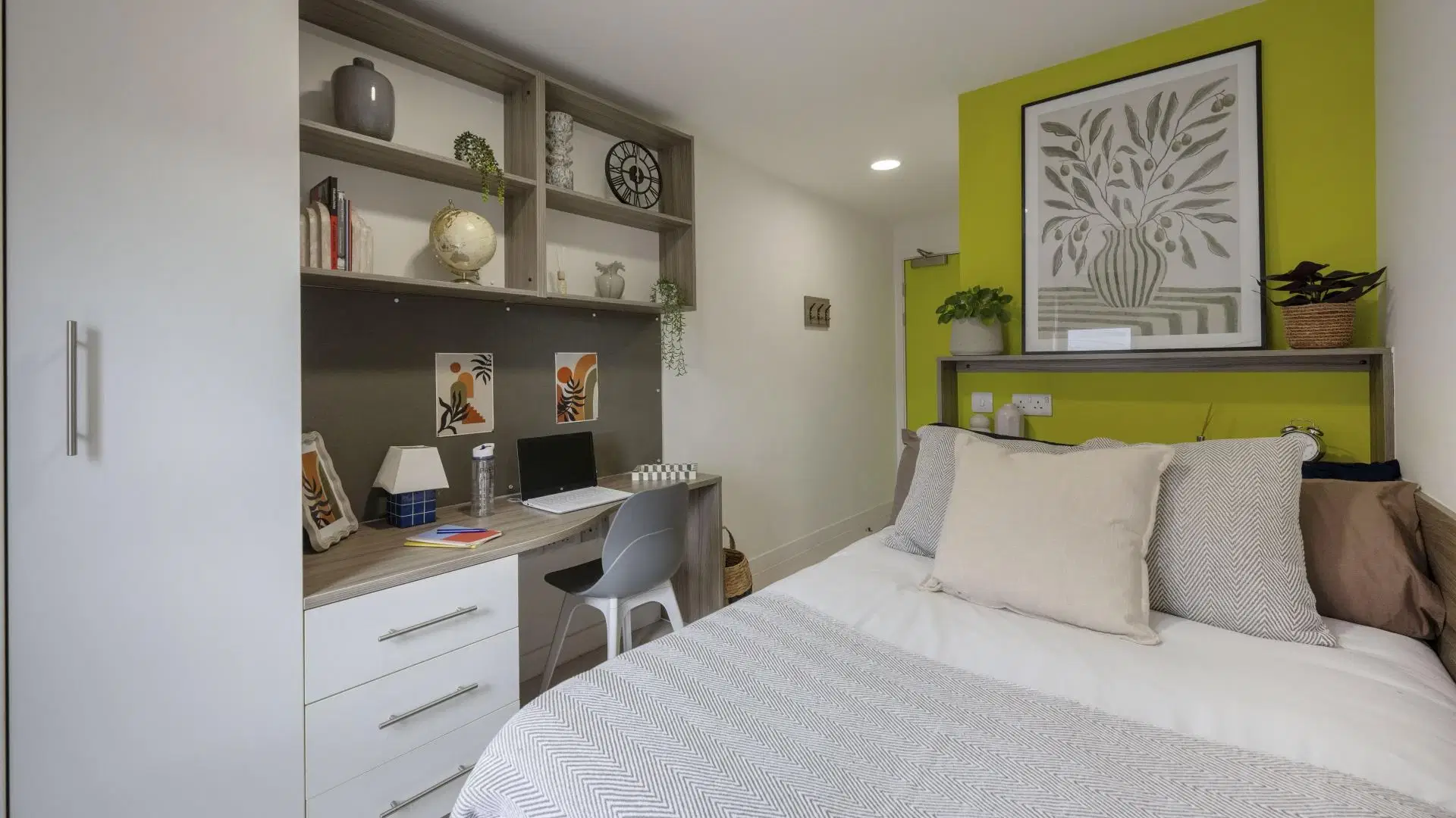 Foundry Courtyard, Glasgow – Silver Ensuite