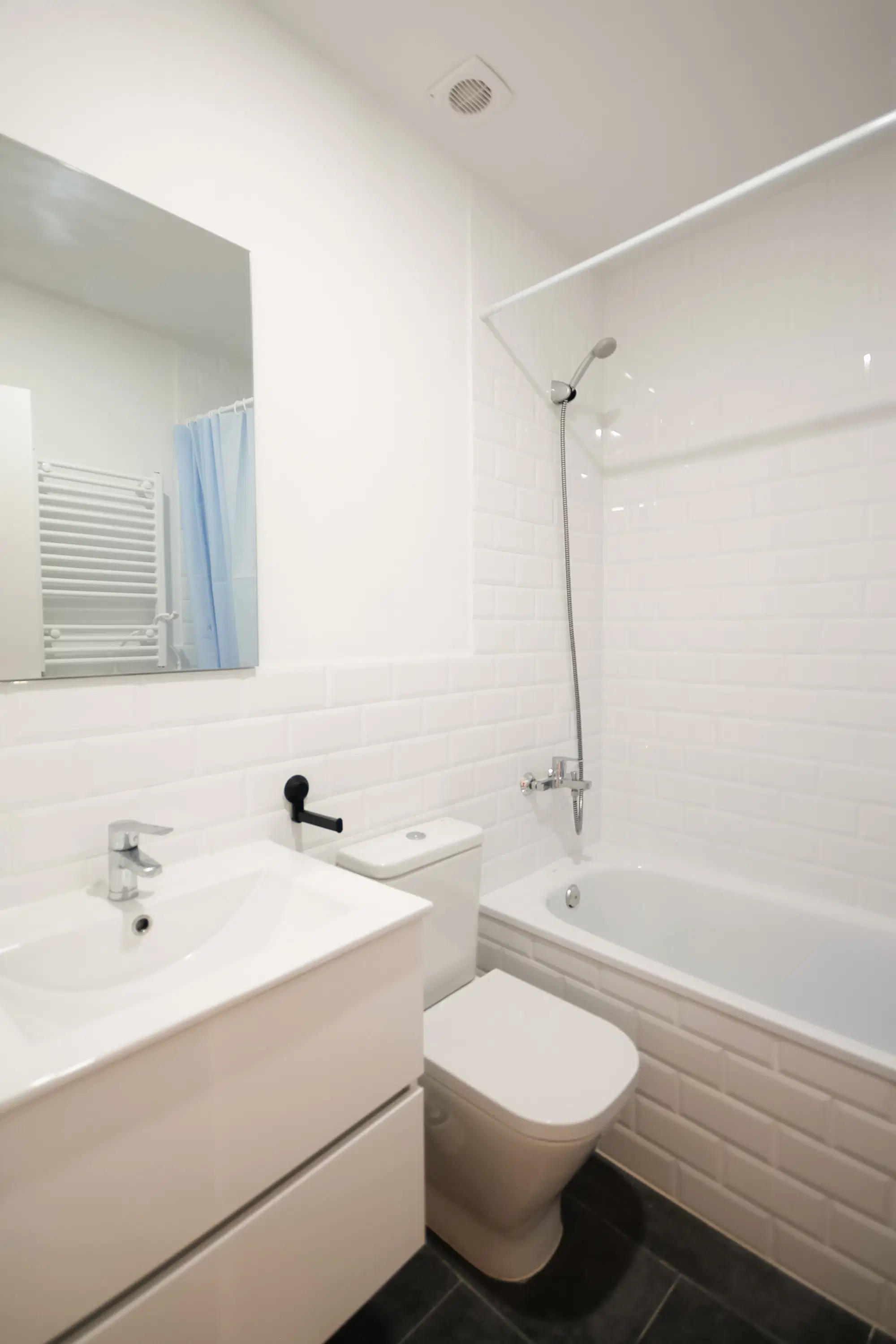 Carrer De Santa Madrona 27 3ero Ciutat Vella, Barcelona – Bathroom