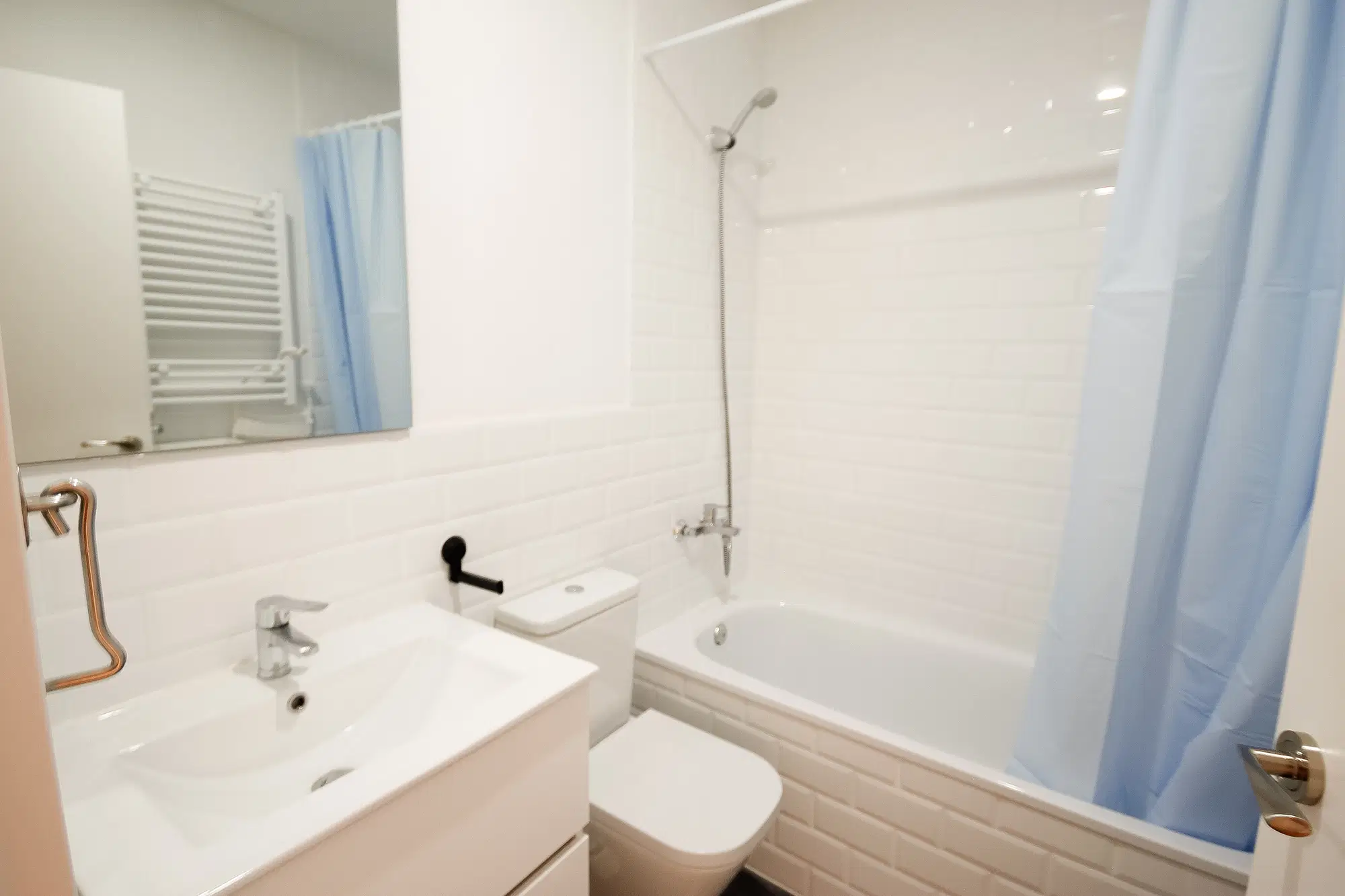 Carrer De Santa Madrona 27 3ero Ciutat Vella, Barcelona – Bathroom