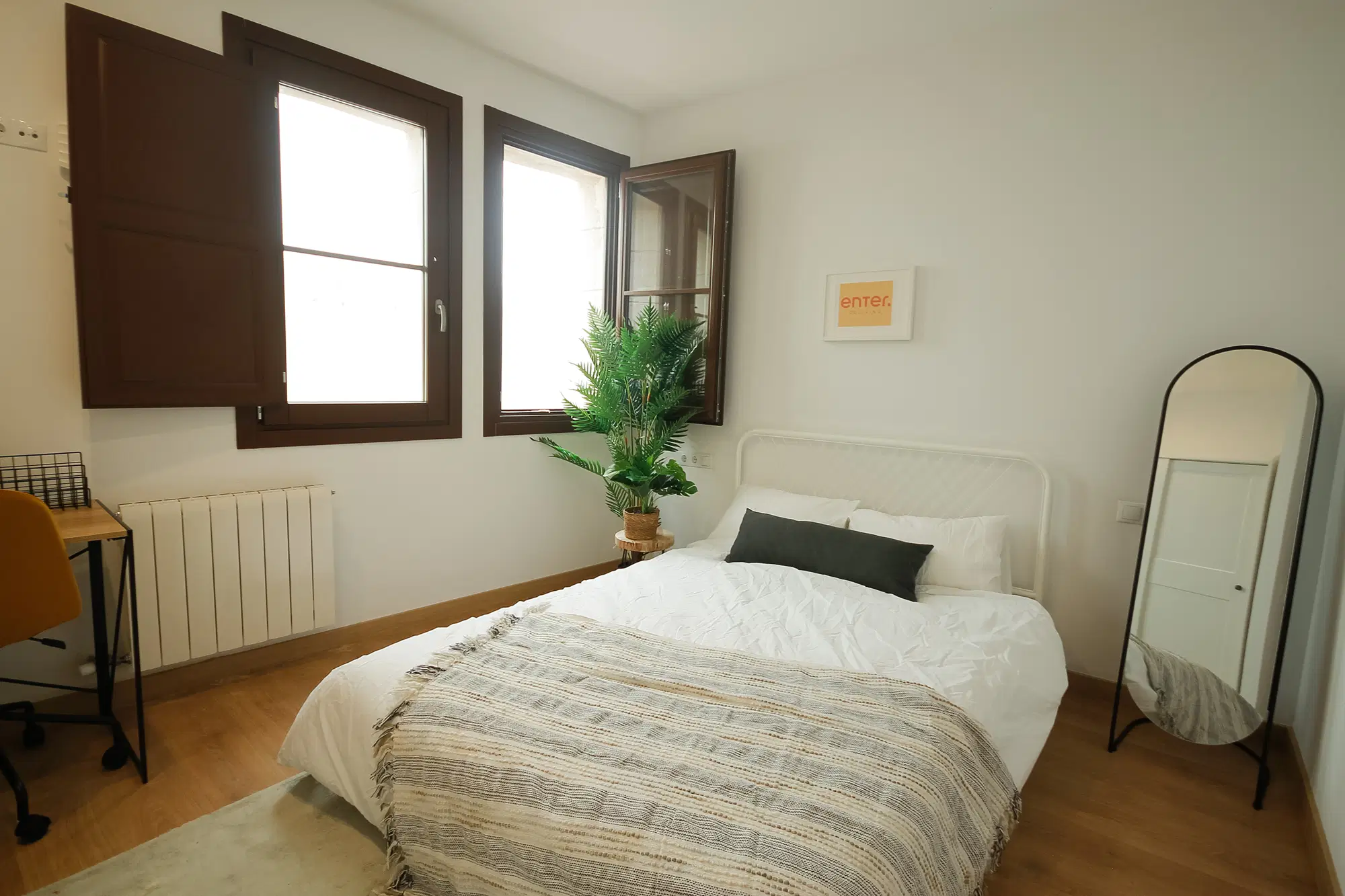 Carrer De Santa Madrona 27 3ero Ciutat Vella, Barcelona – F3A1R2
