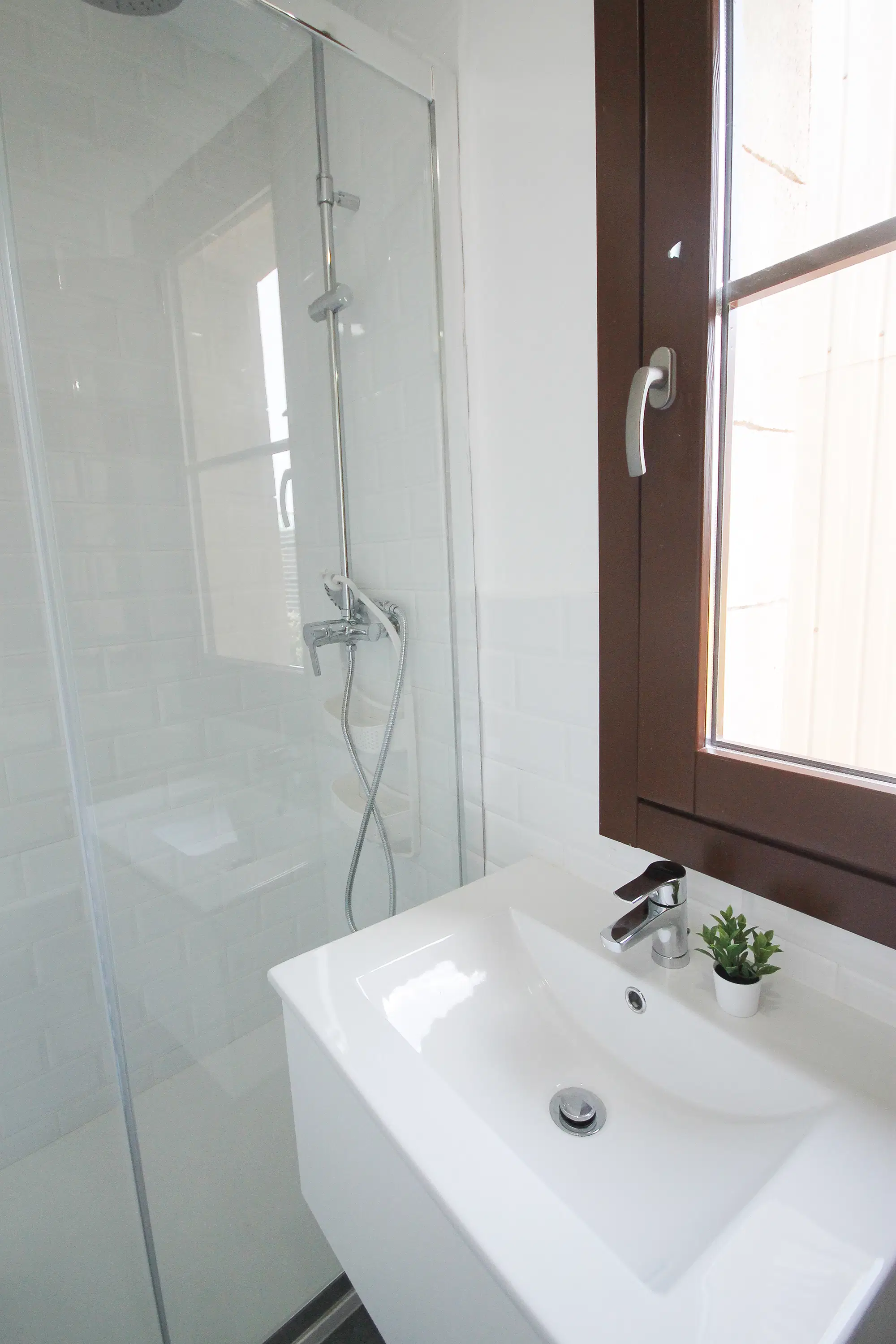Carrer De Santa Madrona 27 4 Ciutat Vella, Barcelona – Bathroom