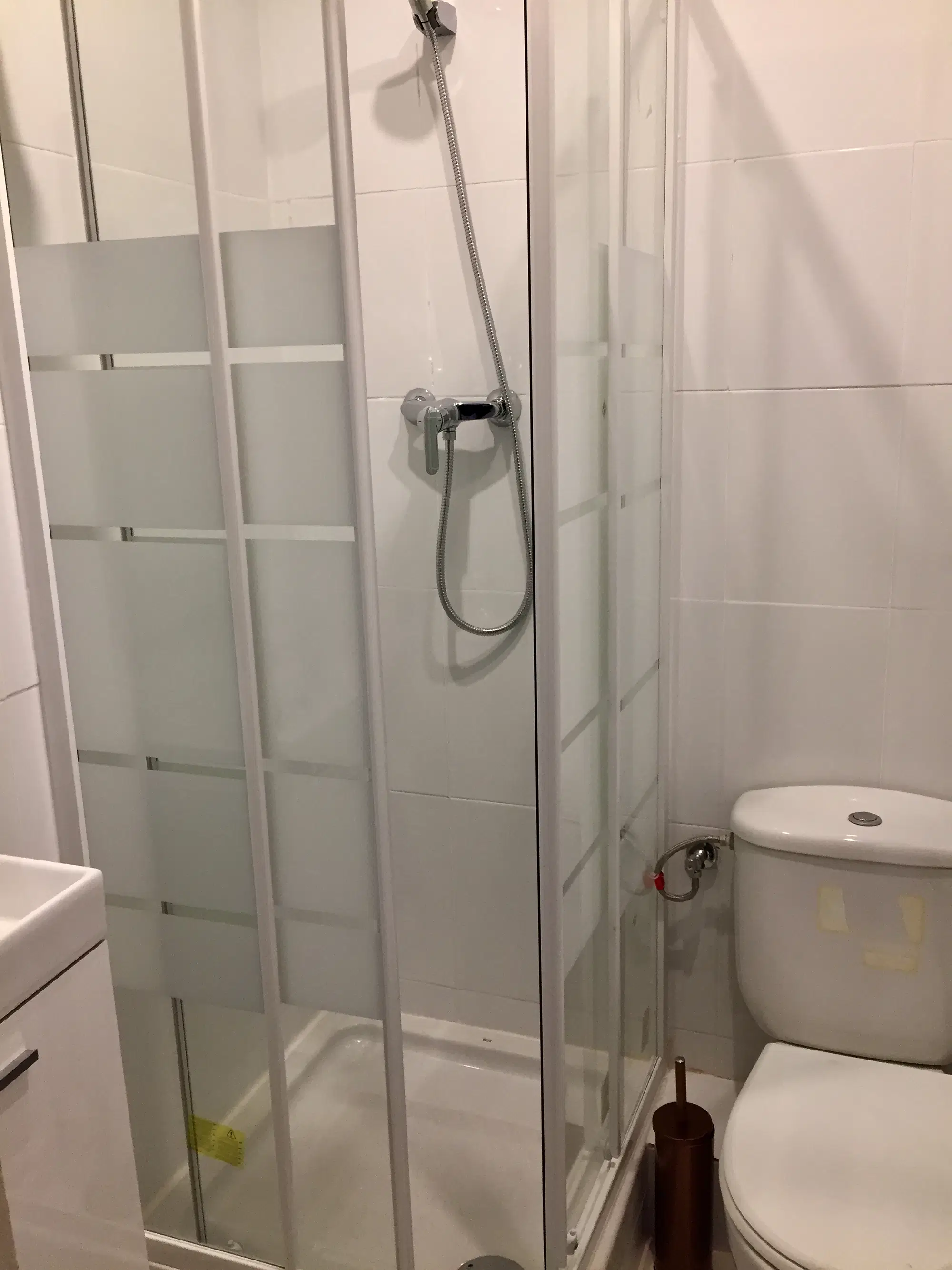 Av. Del Parallel 72 5-3 Ciutat Vella, Barcelona – Bathroom