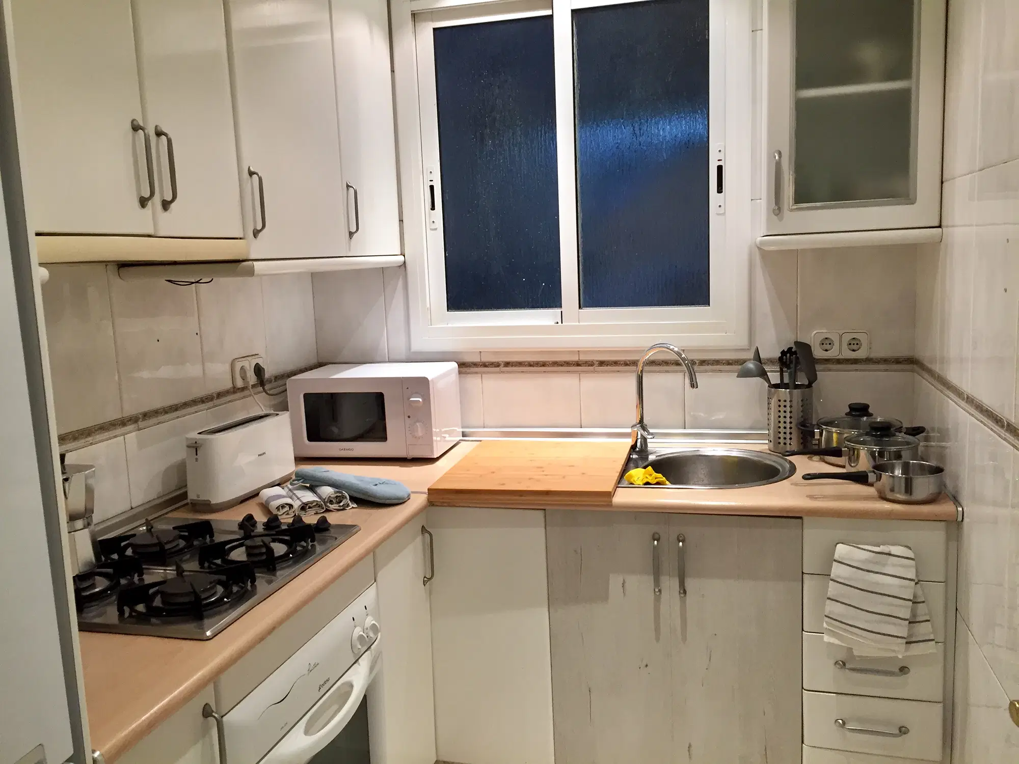 Av. Del Parallel 72 5-3 Ciutat Vella, Barcelona – Kitchen