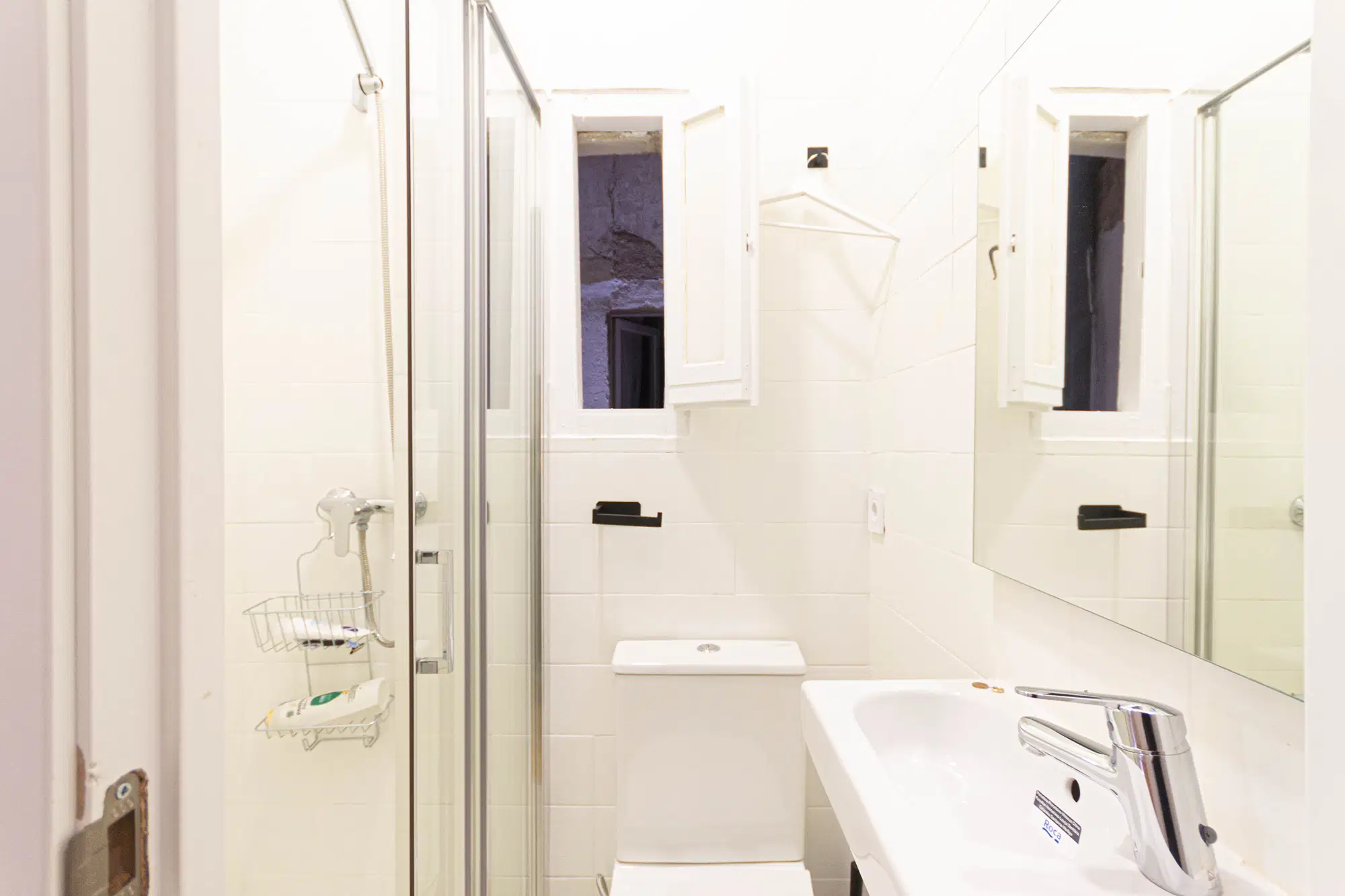 C/Sant Pau 52-54 Pr-Izq Ciutat Vella, Barcelona – Bathroom