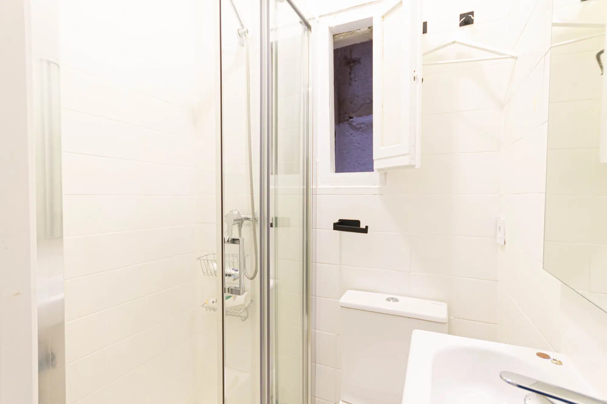 C/Sant Pau 52-54 Pr-Izq Ciutat Vella, Barcelona – Bathroom