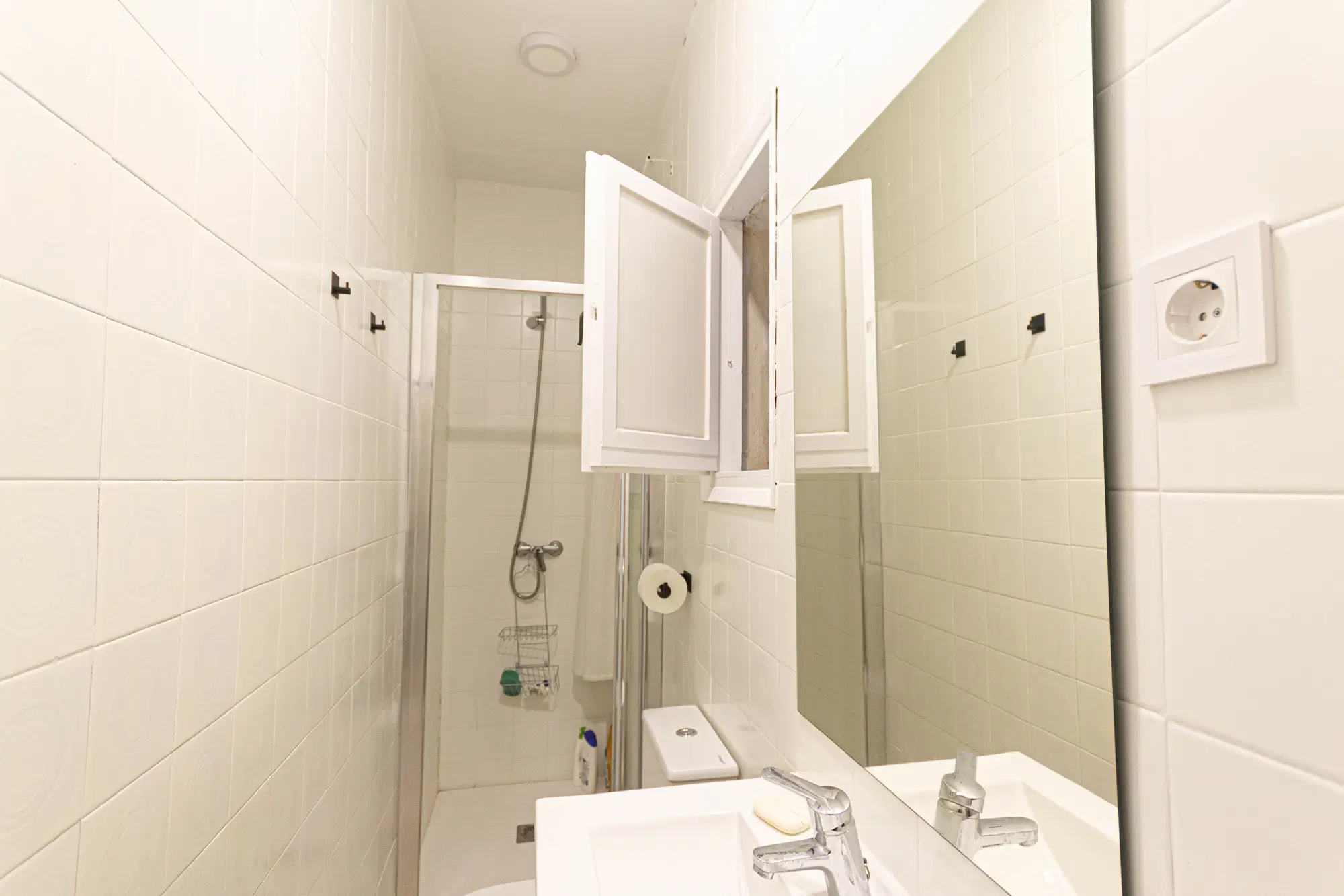 C/Sant Pau 52-54 Pr-Izq Ciutat Vella, Barcelona – Bathroom