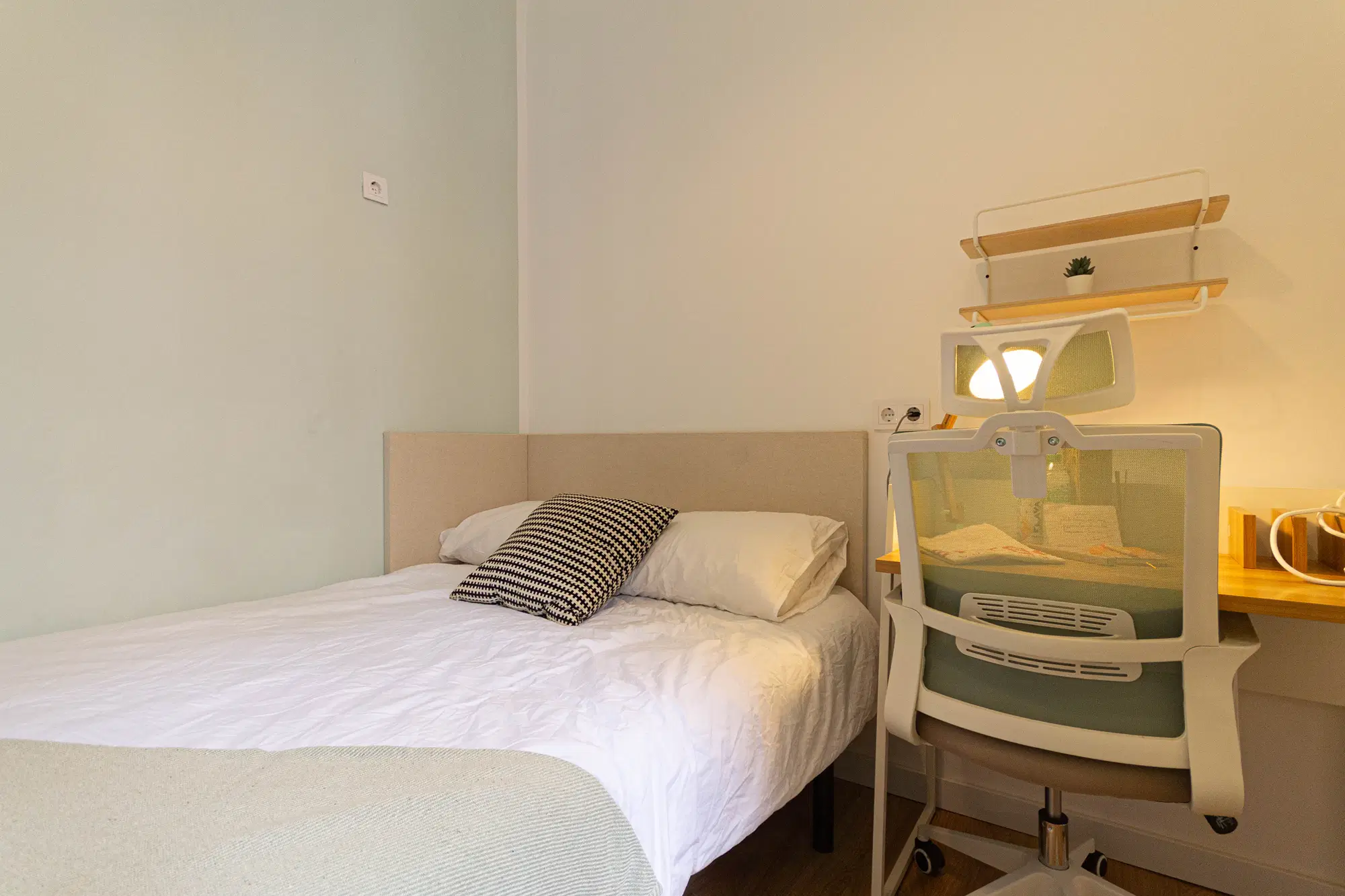 C/Sant Pau 52-54 Pr-Izq Ciutat Vella, Barcelona – R0406