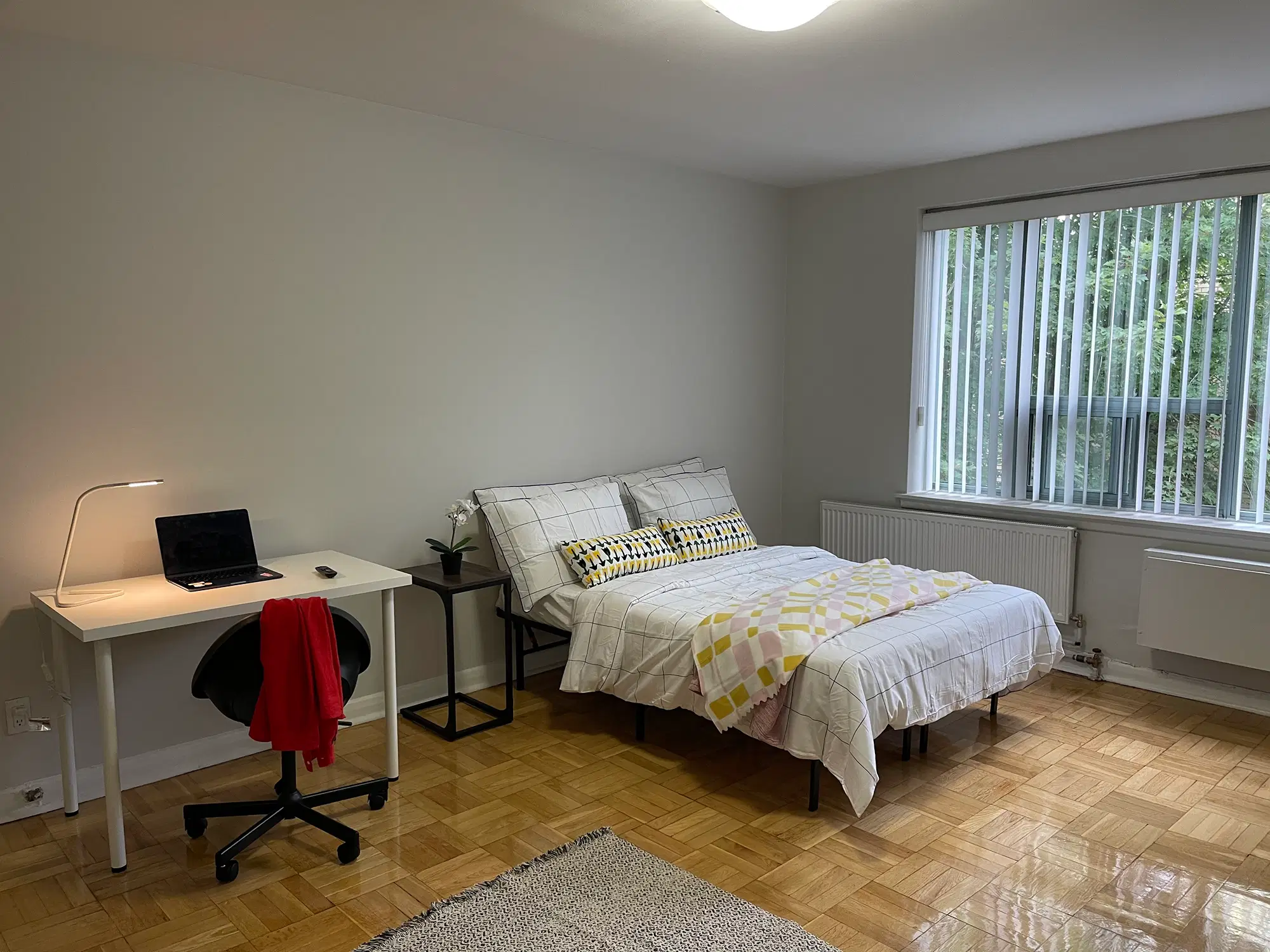 Heath Street, Toronto – Deluxe Room