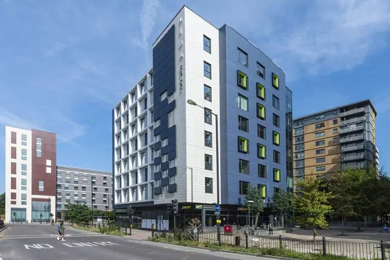 LST The Lyra, London – Exterior