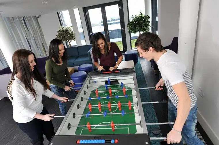 LST The Lyra, London – Amenities