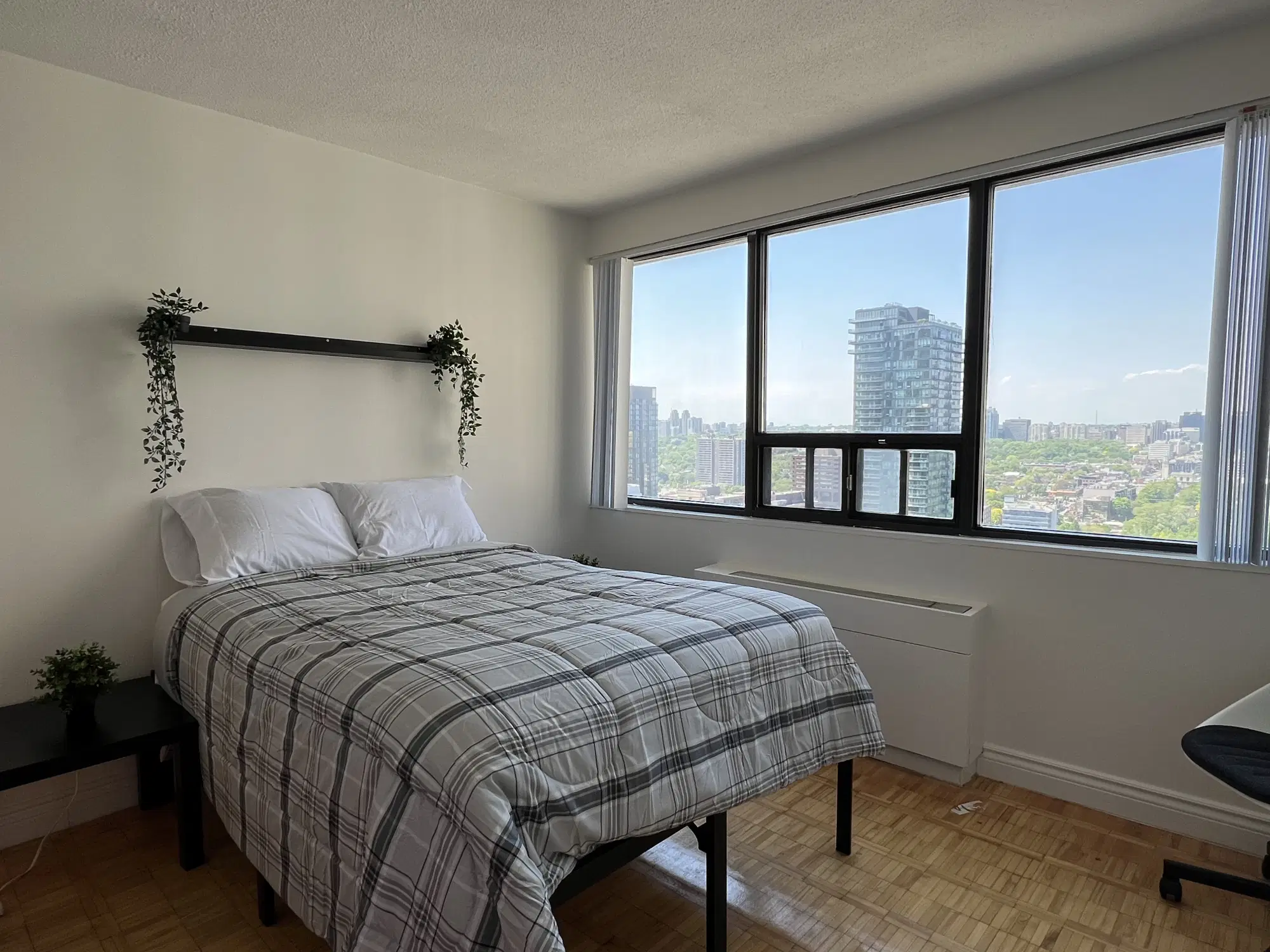88 Bloor St E, Toronto – Kingston Standard Room (3 Bed 2 Bath)