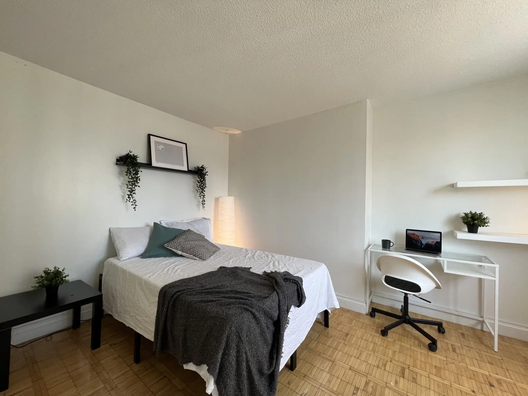 88 Bloor St E, Toronto – Nakhon Flex Room (3 Bed 2 Bath)