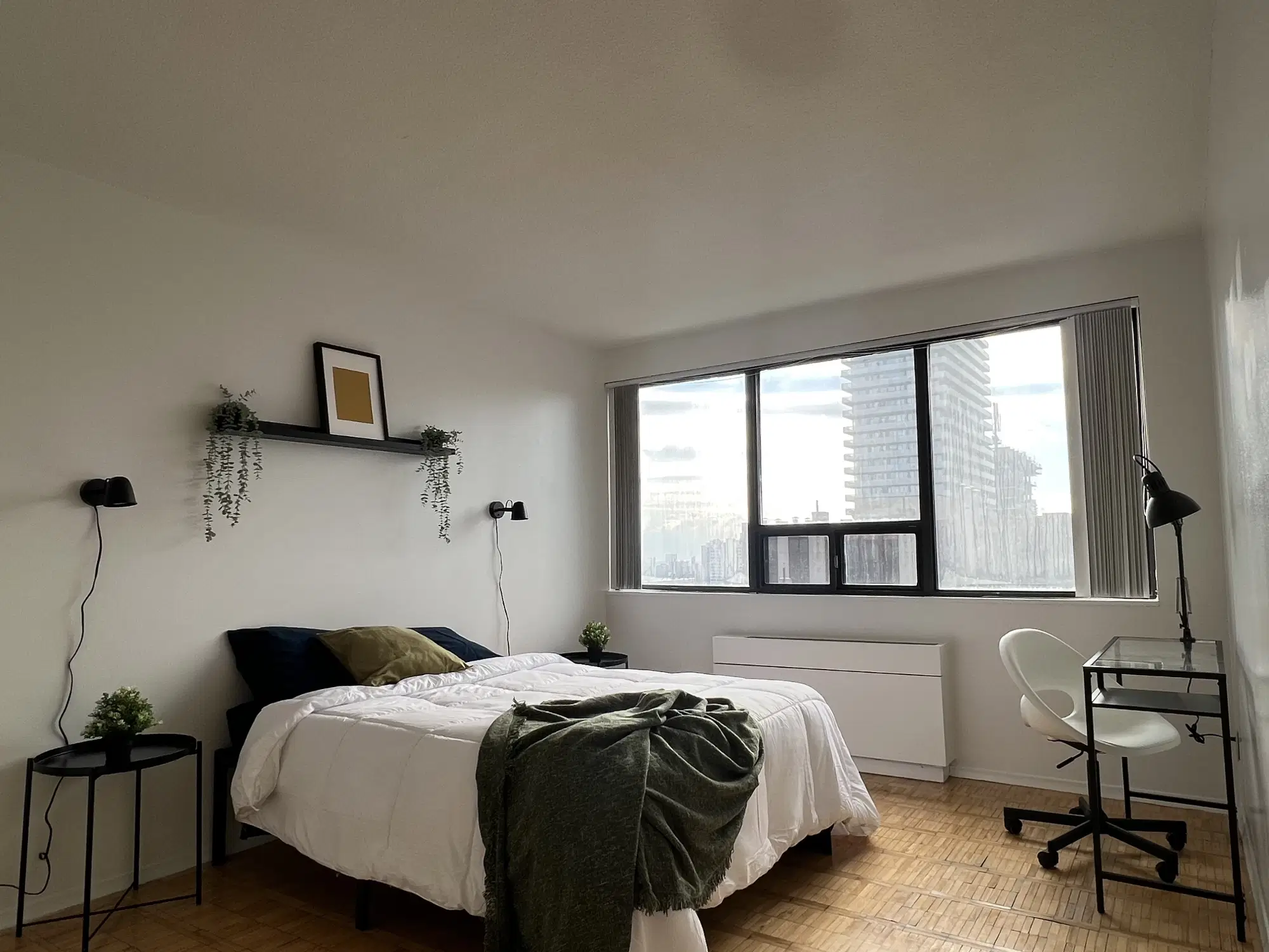 88 Bloor St E, Toronto – 1910 Standard Room (3 Bed 2 Bath)