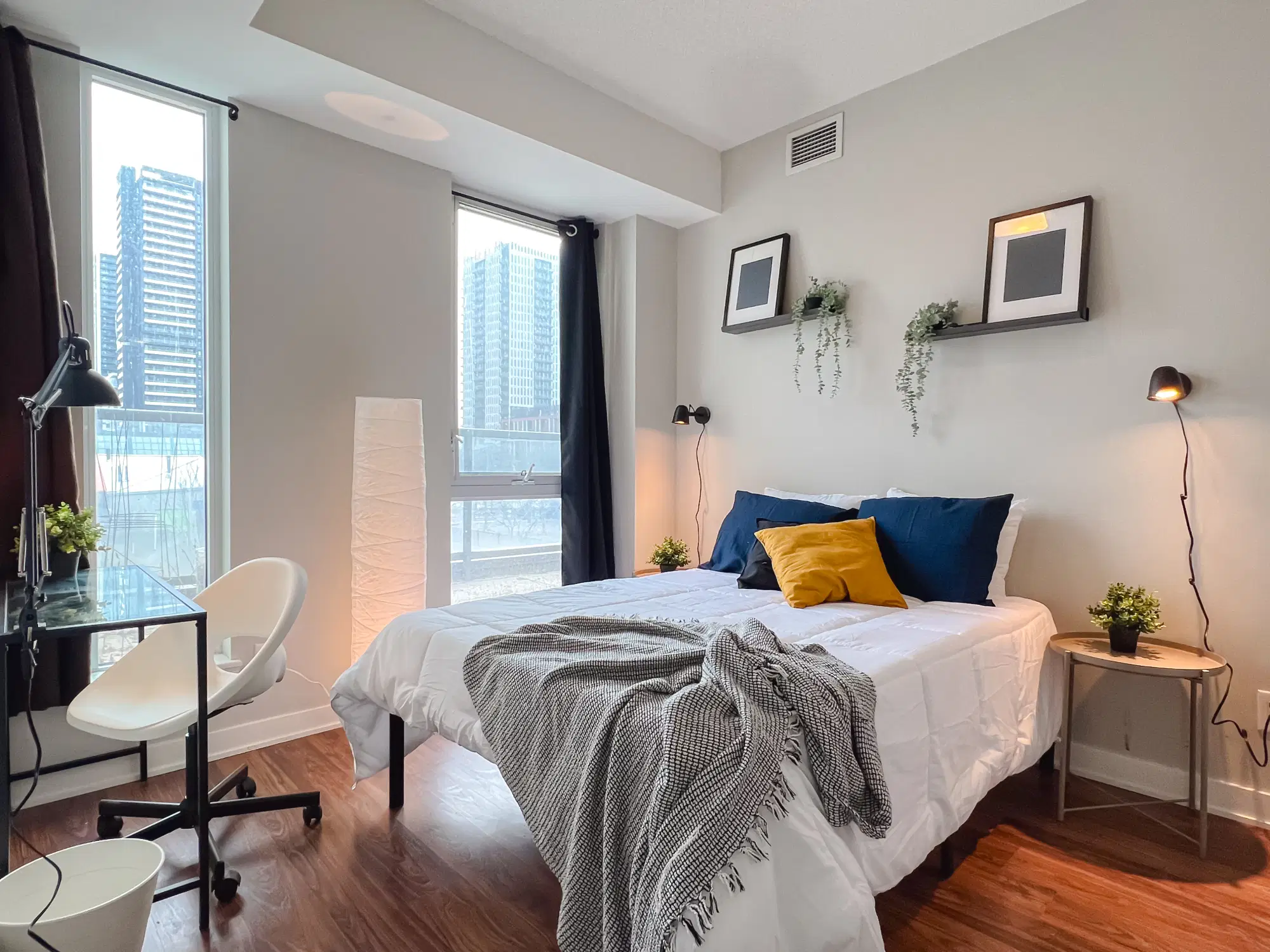210 - 260 Sackville Street, Toronto – Master Room (1 Bed 1 Bath)