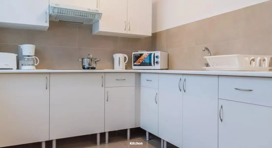 Cirilo Amoros, Valencia – Kitchen