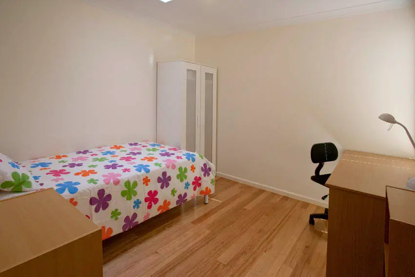 Sunset House, Melbourne – Small-Medium Room