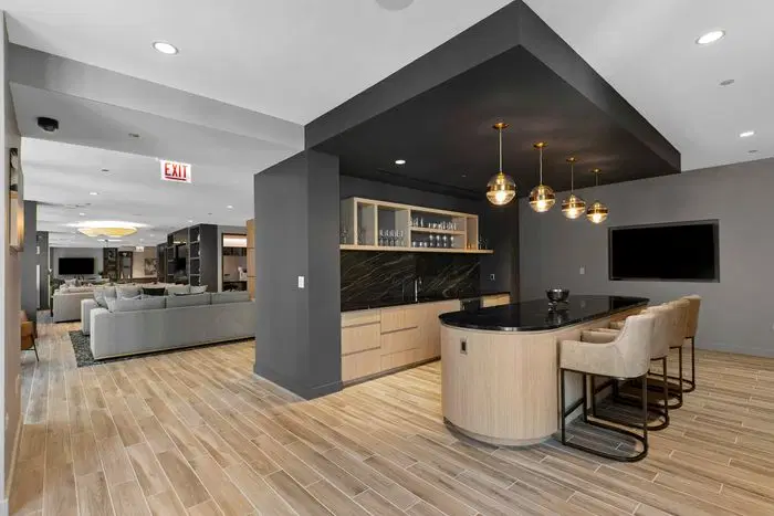 215 West Apartments, Chicago – Kitchen