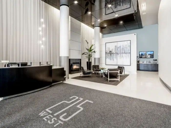 215 West Apartments, Chicago – Common Area