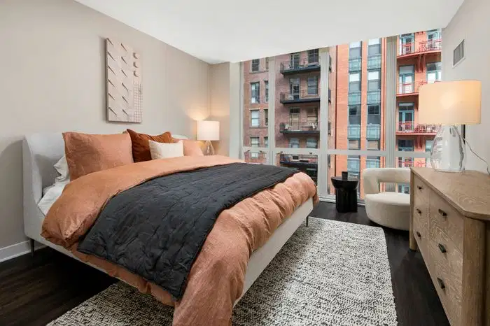 215 West Apartments, Chicago