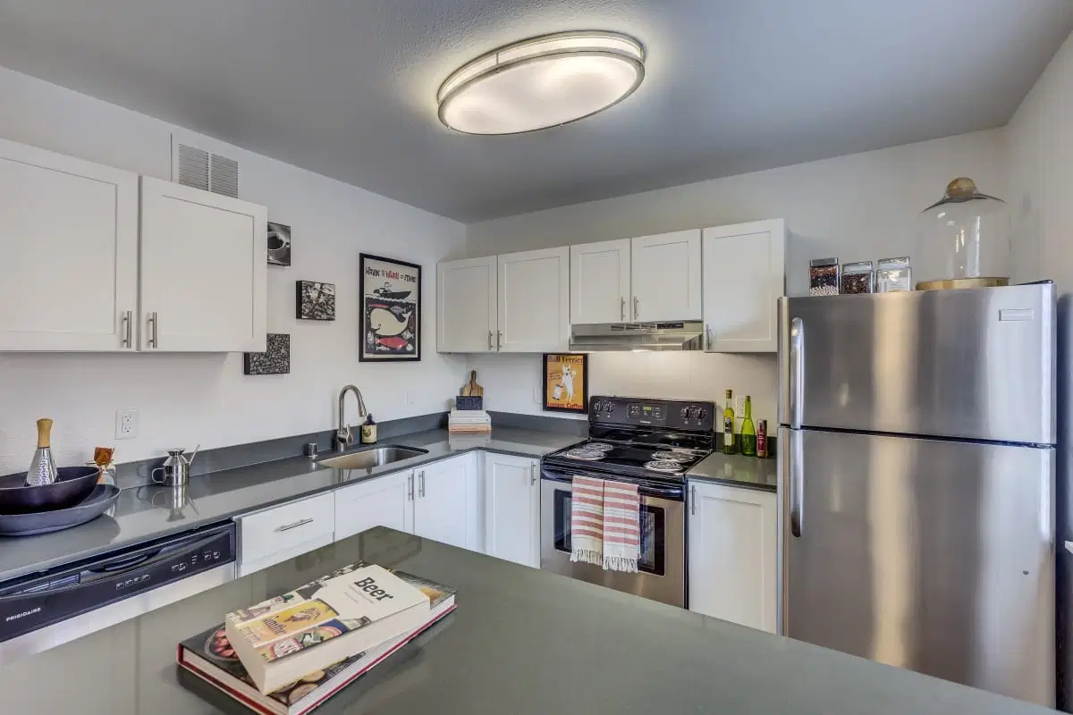 The Onyx Apartments, Seattle – Kitchen