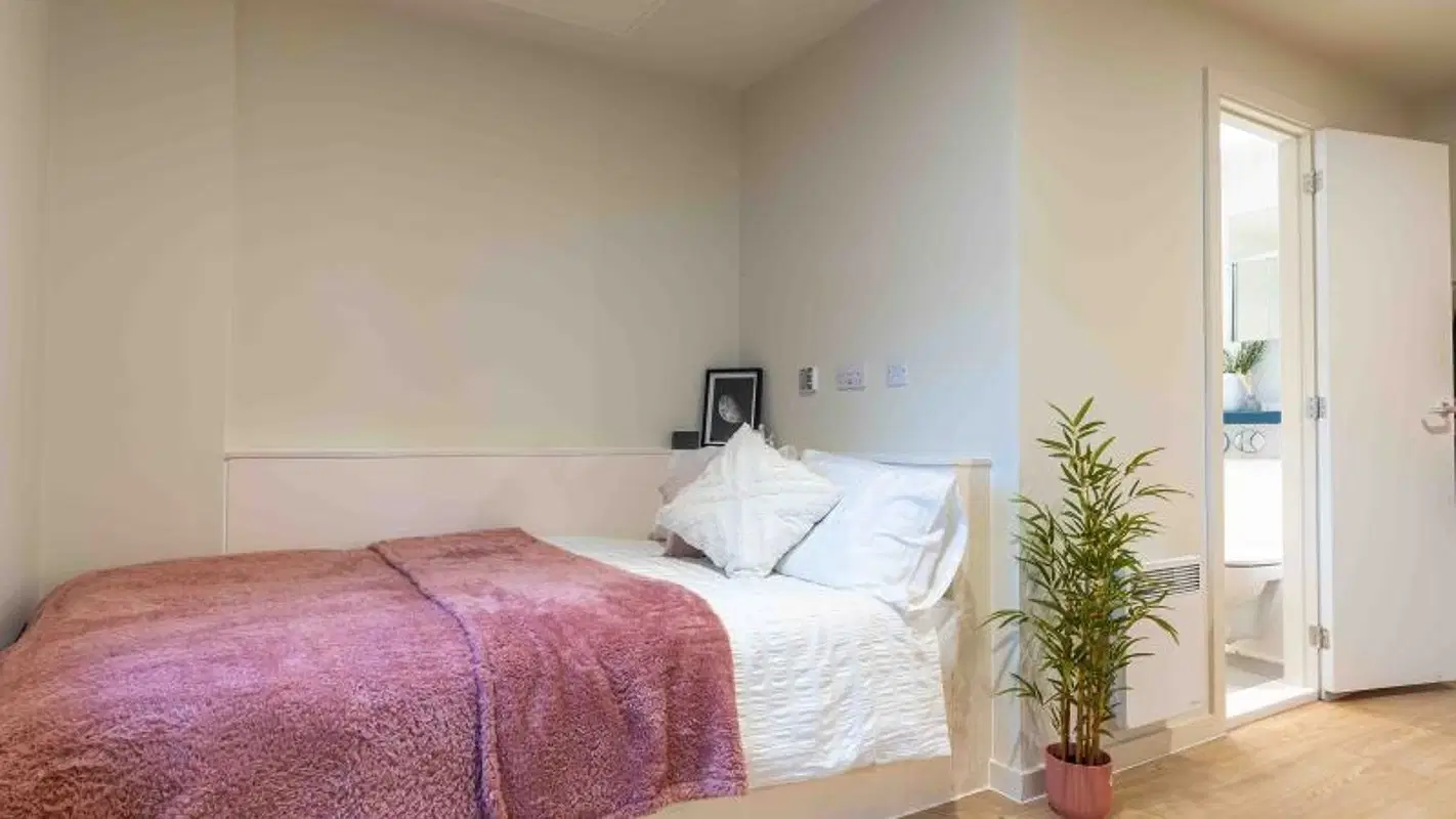 iQ Longwood Place, Warwick – Bronze Studio