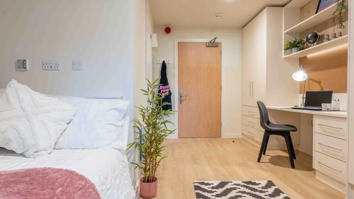 iQ Longwood Place, Warwick – Bronze Studio Plus